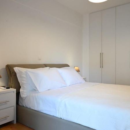 Modern Two Bedroom Apartment At Koukaki アテネ エクステリア 写真