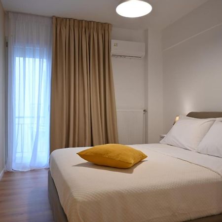 Modern Two Bedroom Apartment At Koukaki アテネ エクステリア 写真