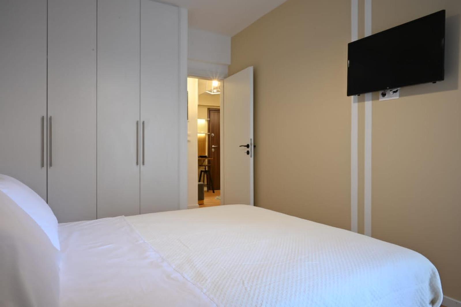 Modern Two Bedroom Apartment At Koukaki アテネ エクステリア 写真