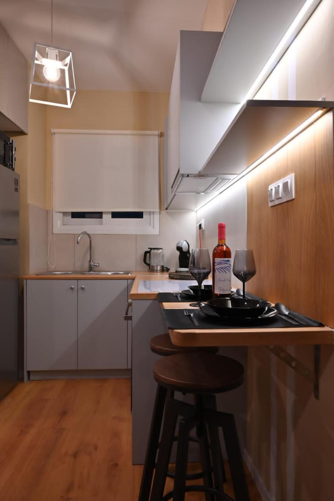 Modern Two Bedroom Apartment At Koukaki アテネ エクステリア 写真