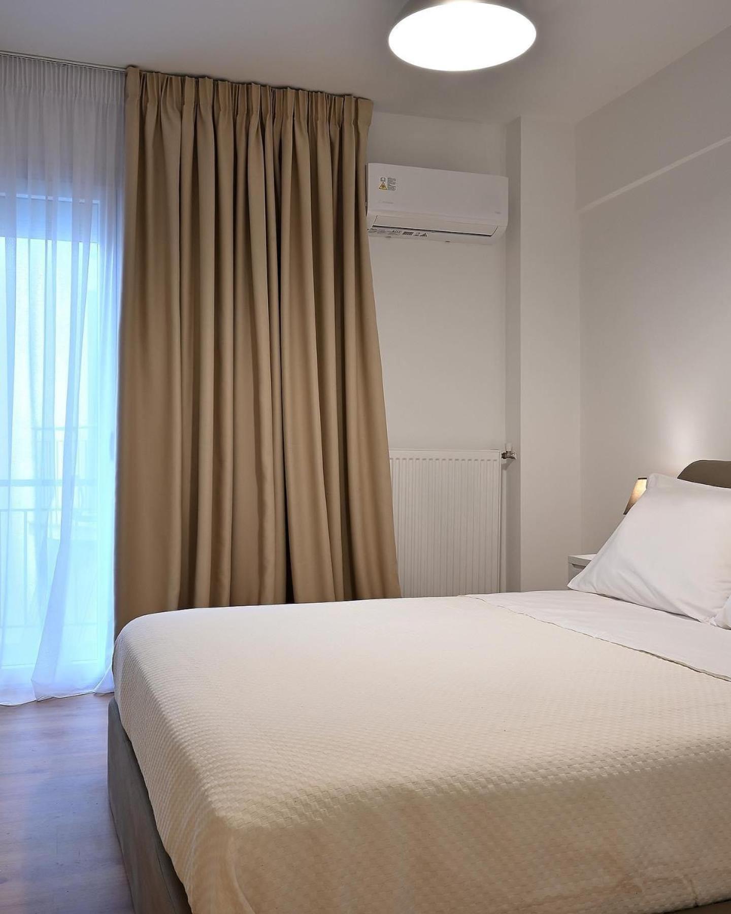 Modern Two Bedroom Apartment At Koukaki アテネ エクステリア 写真