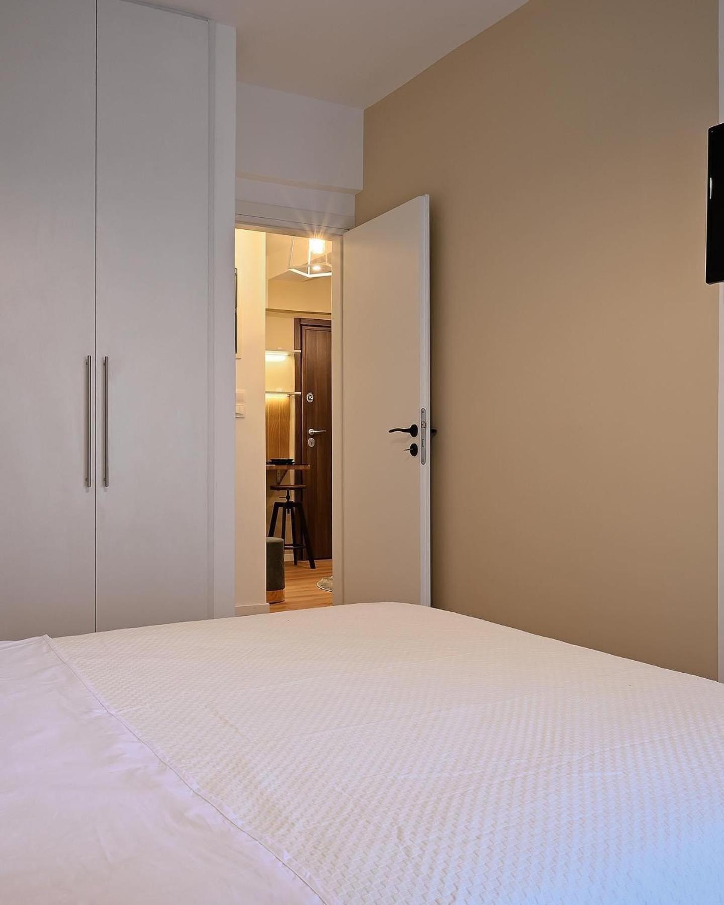 Modern Two Bedroom Apartment At Koukaki アテネ エクステリア 写真