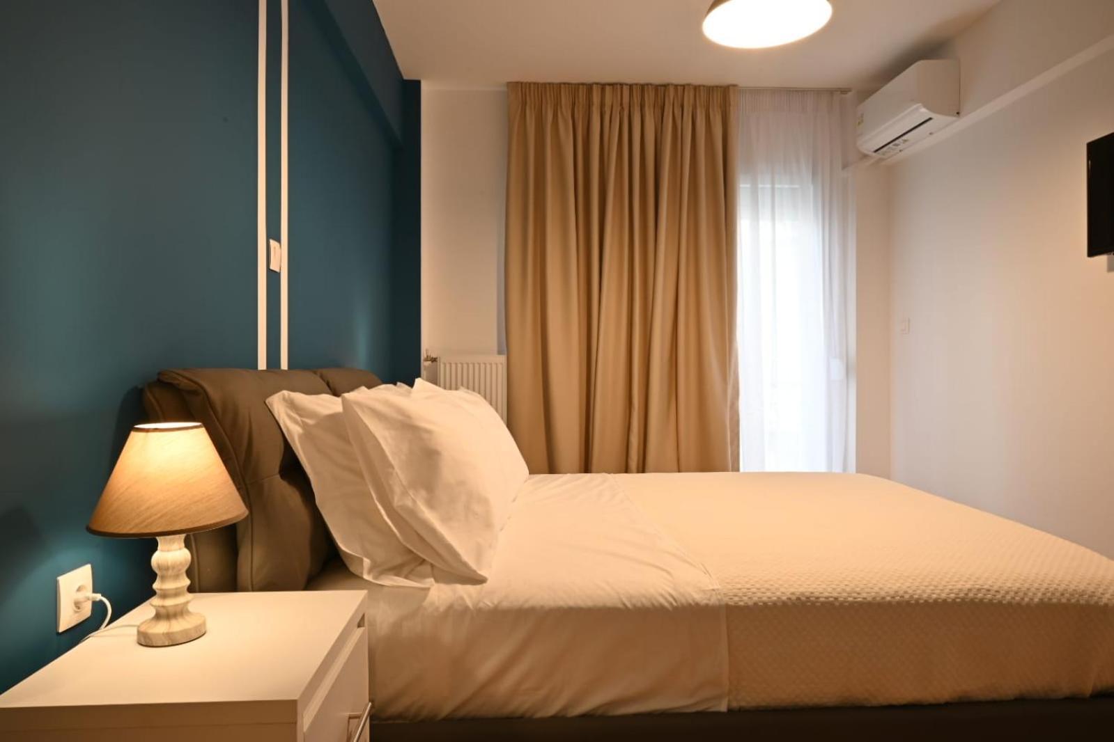 Modern Two Bedroom Apartment At Koukaki アテネ エクステリア 写真
