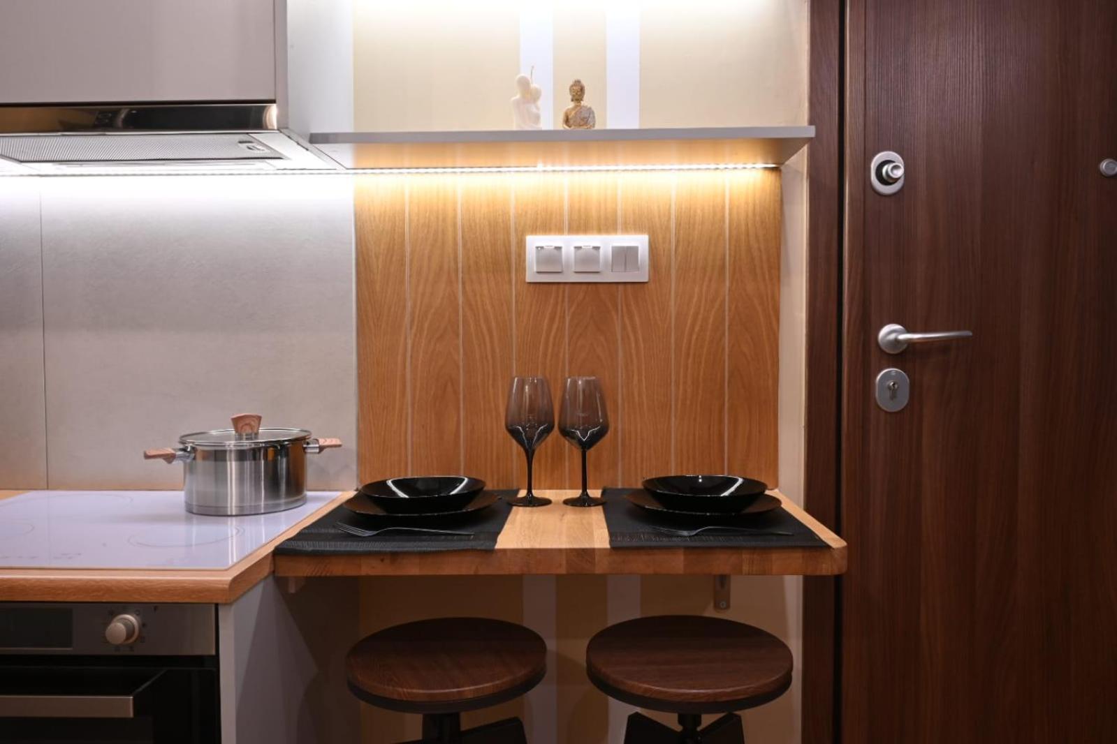 Modern Two Bedroom Apartment At Koukaki アテネ エクステリア 写真